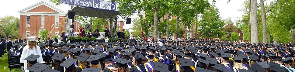 麦坚理大学毕业典礼照片